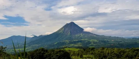 Landschaftsfoto des Vulkans „Volcan Arena“